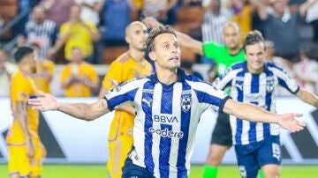 Sergio Canales se estrena a lo grande en Mexico: gol decisivo con Rayados en derbi contra Tigres