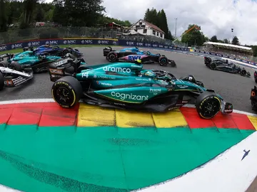 El cara a cara entre compañeros corona a Alonso y avala a Sainz El cara a cara entre compañeros corona a Alonso y avala a Sainz