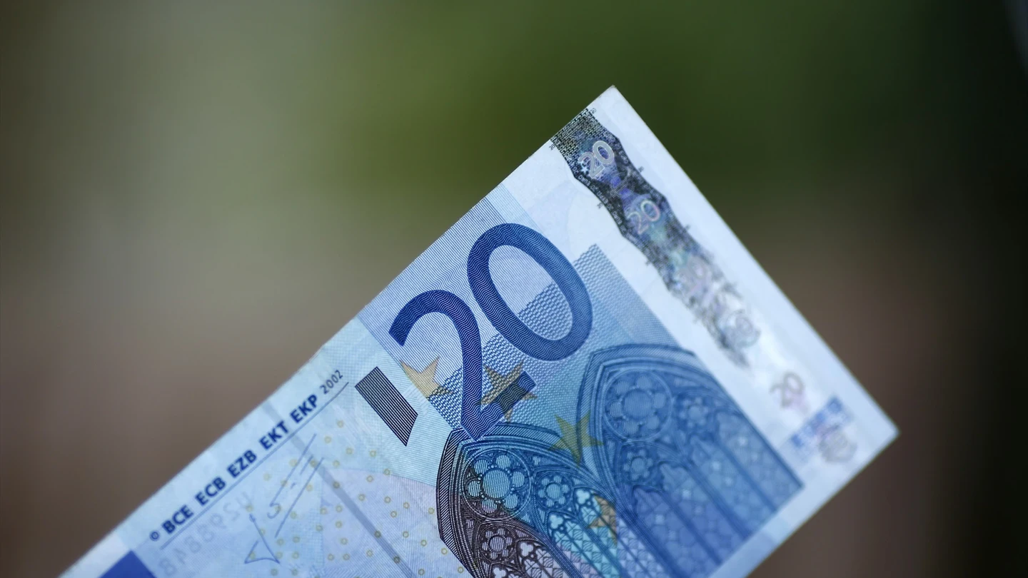 El Banco de España aclara si esta practica que se está extendiendo en muchos comercios está permitido o no El Banco de España aclara si esta practica que se está extendiendo en muchos comercios está permitido o no