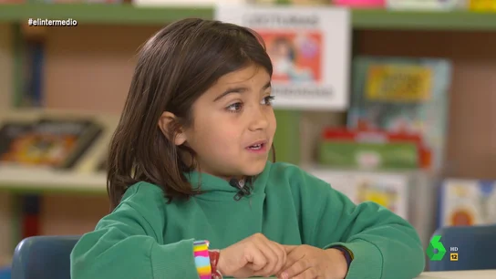 Una niña aclara a Thais Villas cómo identificar a una persona vieja: "Les tienes que hablar un poquito más alto" Una niña aclara a Thais Villas cómo identificar a una persona vieja: "Les tienes que hablar un poquito más alto"