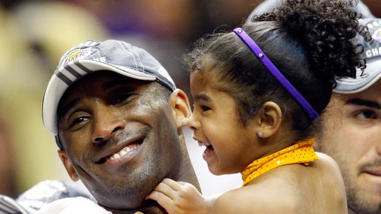 El gran detalle de los Lakers con kobe Bryant y su hija Giana El gran detalle de los Lakers con kobe Bryant y su hija Giana