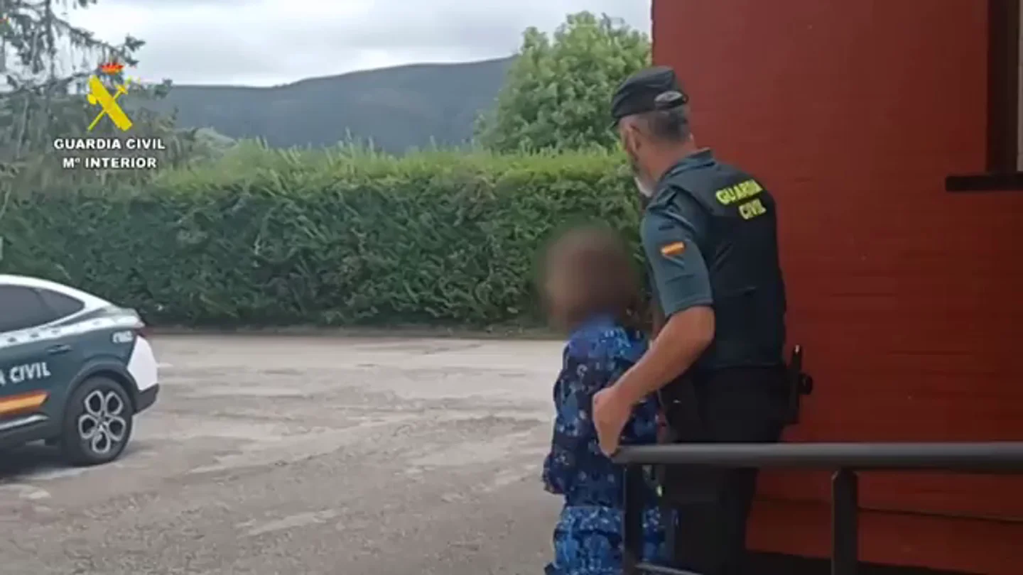 Detenida una mujer por apropiarse de 40.000 euros de un anciano al que cuidaba en Cantabria Detenida una mujer por apropiarse de 40.000 euros de un anciano al que cuidaba en Cantabria
