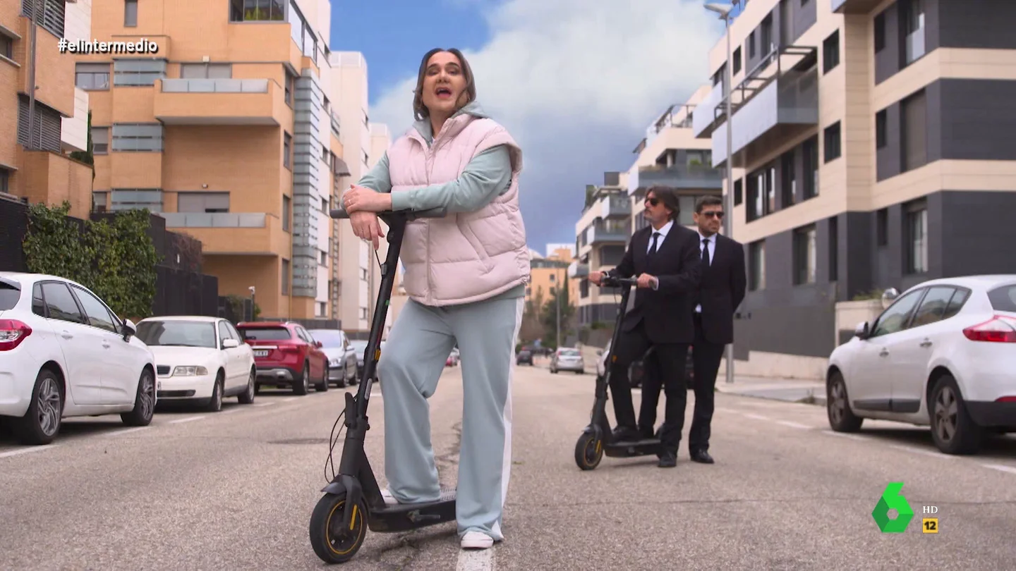 Victoria Federica aclara por qué lleva un cigarro cuando va en patinete Victoria Federica aclara por qué lleva un cigarro cuando va en patinete
