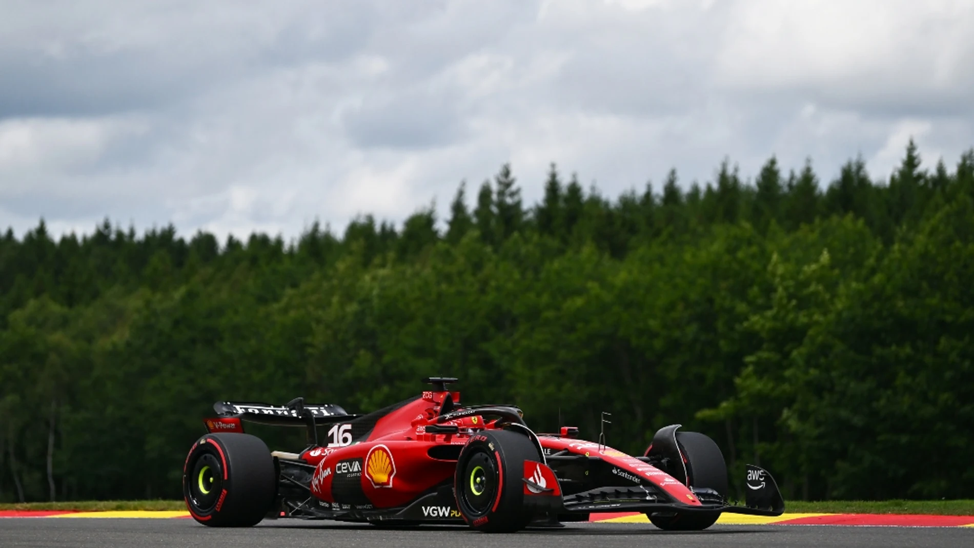 Charles Leclerc con Ferrari
