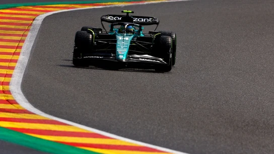 Fernando Alonso con Aston Martin Fernando Alonso con Aston Martin