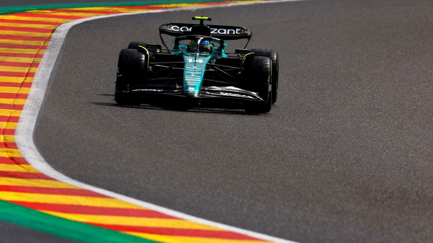 Fernando Alonso con Aston Martin Fernando Alonso con Aston Martin