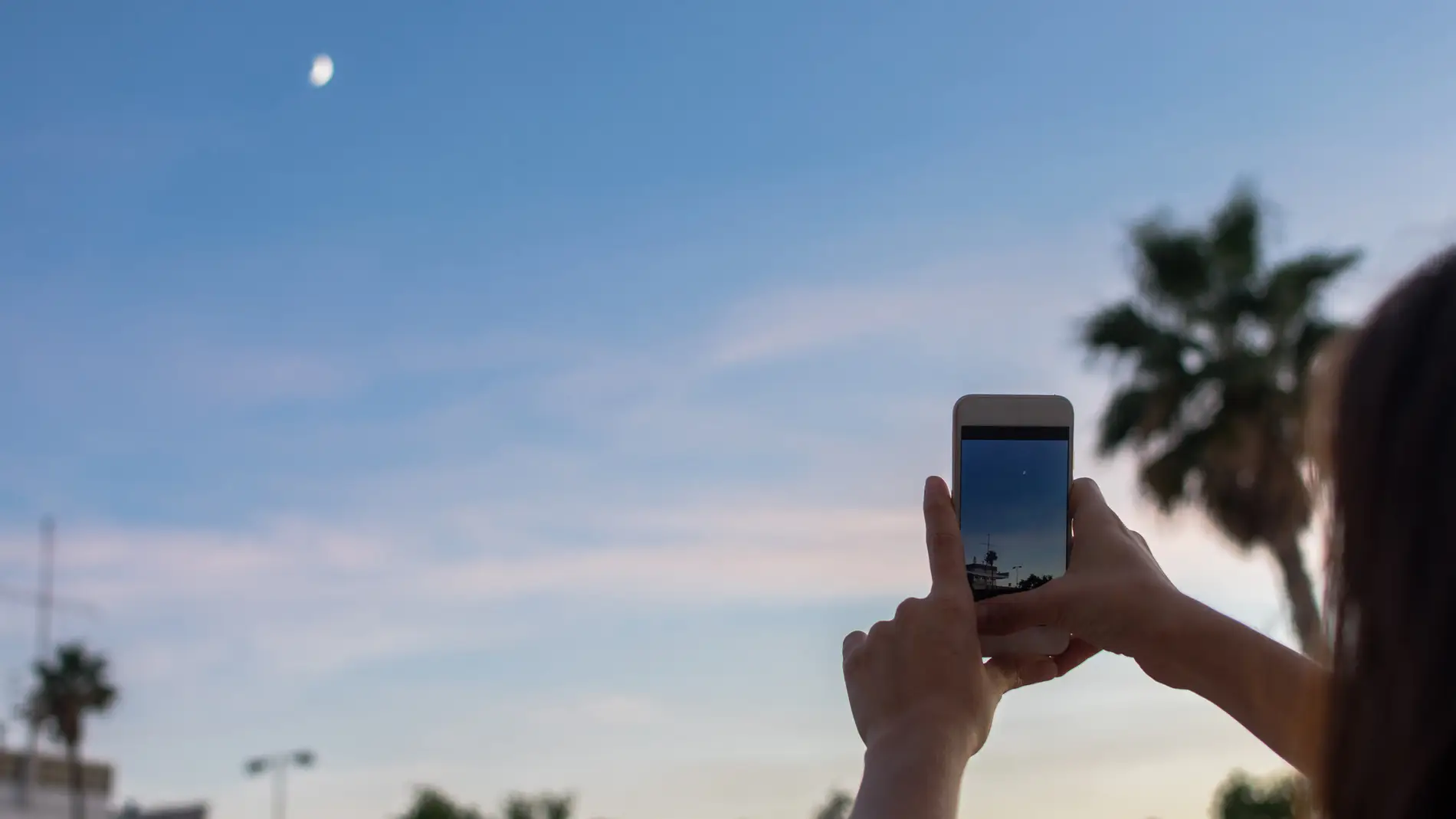 Cómo fotografiar la luna con el móvil