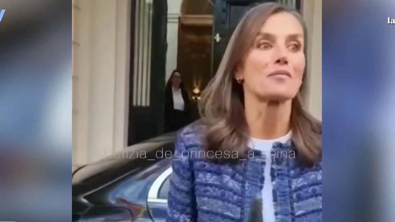 El momento más cercano de la reina Letizia hablando con varias mujeres