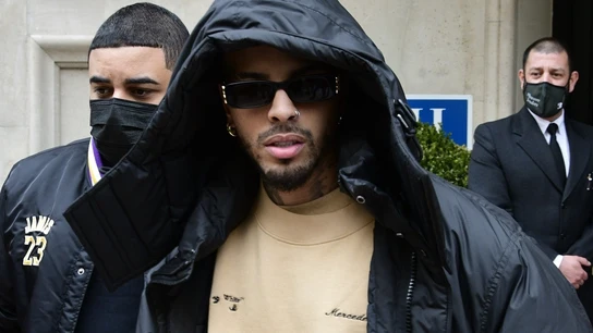 Así es la letra de Hayami Hana, la canción de despedida de Rauw Alejandro a Rosalía Así es la letra de Hayami Hana, la canción de despedida de Rauw Alejandro a Rosalía