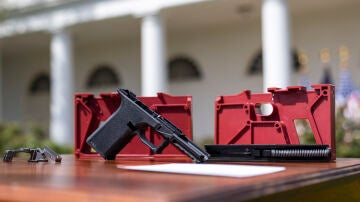 Nueva polémica en Estados Unidos: qué son las controvertidas armas fantasma aprobadas por la Corte Suprema