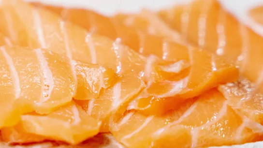 Imagen de salmón ahumado Alerta alimentaria por la presencia de listeria en salmón ahumado distribuido en cinco comunidades