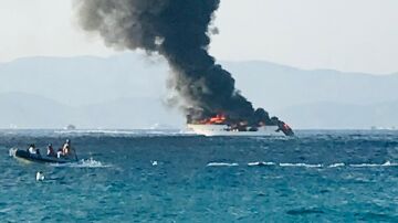 Arde un yate de 27 metros de eslora en la costa de Formentera