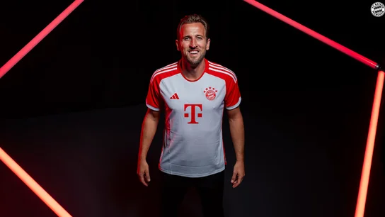 Harry Kane posa con la camiseta del Bayern de Múnich Harry Kane posa con la camiseta del Bayern de Múnich