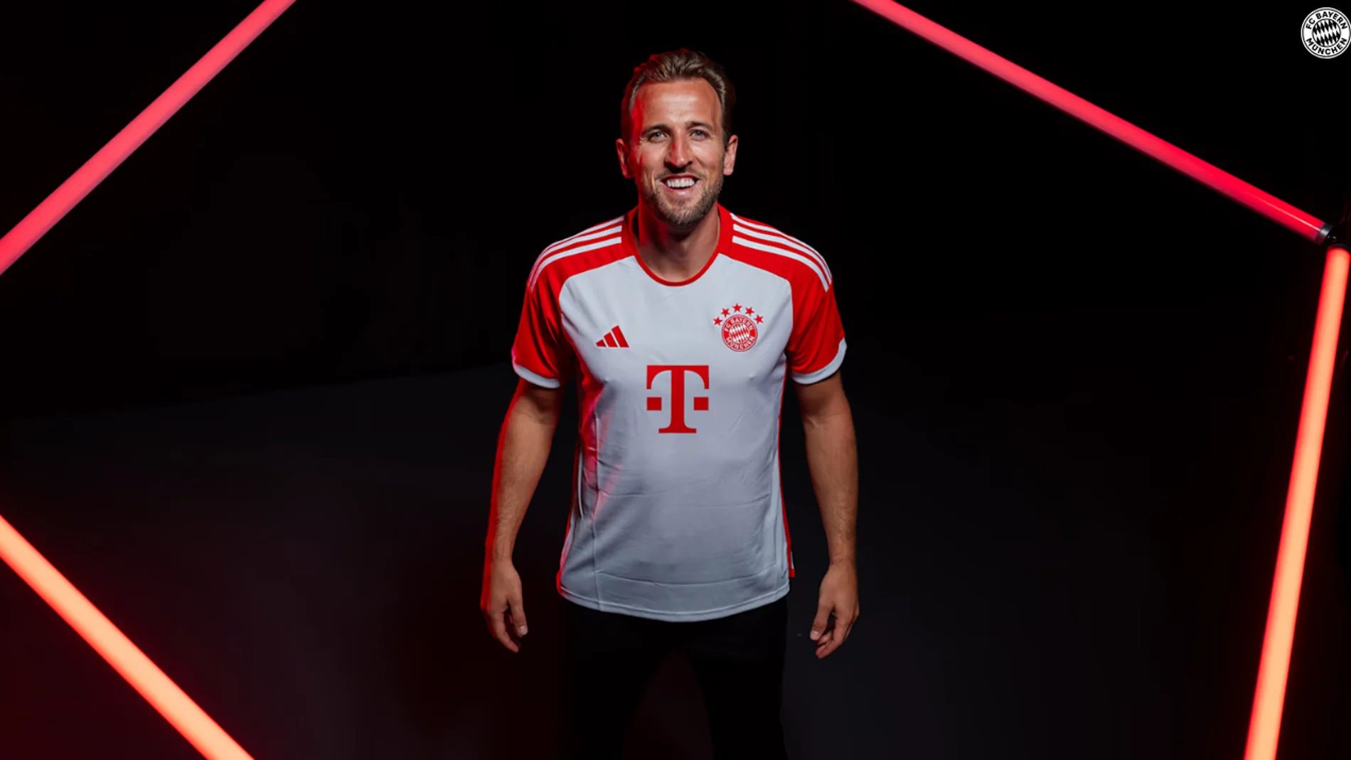 Harry Kane posa con la camiseta del Bayern de Múnich