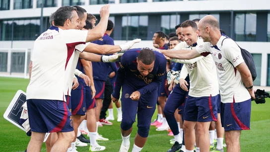 Así recibe el PSG a Mbappé tras apartarle con los 'indeseables' Así recibe el PSG a Mbappé tras apartarle con los 'indeseables'