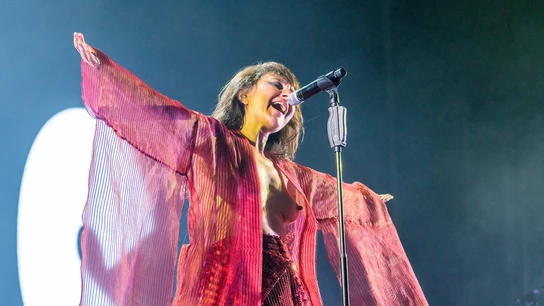La cantante Eva Amaral actúa en uno de los escenarios del Festival Sonorama 2023 en Aranda de Duero (Aragón) La cantante Eva Amaral actúa en uno de los escenarios del Festival Sonorama 2023 en Aranda de Duero (Aragón)