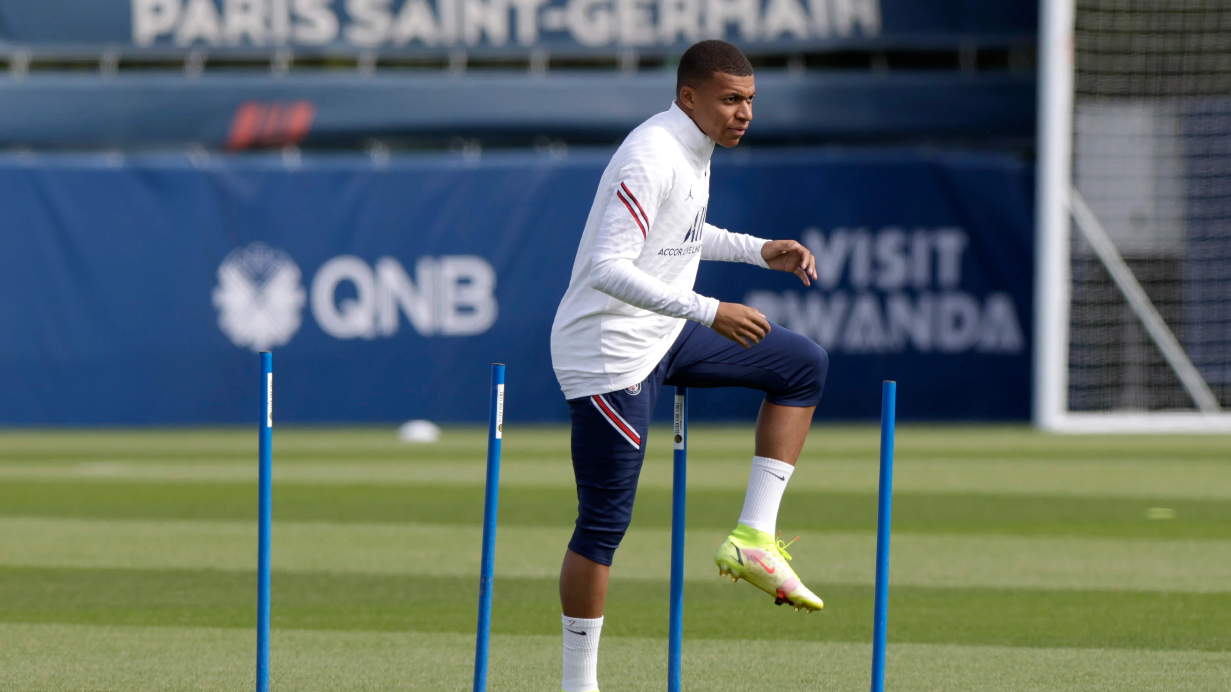 Mbappé, durante un entrenamiento con el PSG