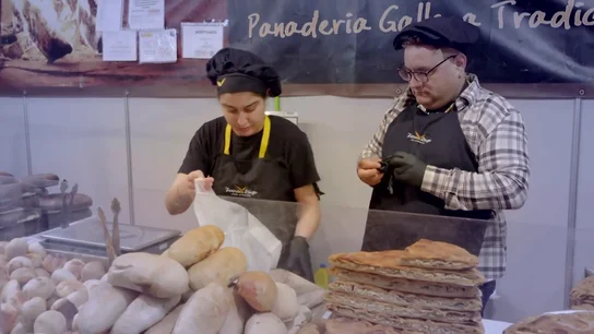 El jefe infiltrado se enfrenta a una empleada por saltarse la ley: "¿Sabes que eso está prohibido?" El jefe infiltrado se enfrenta a una empleada por saltarse la ley: "¿Sabes que eso está prohibido?"