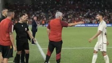 José Mourinho quita a Aouar sin cambiarle por nadie