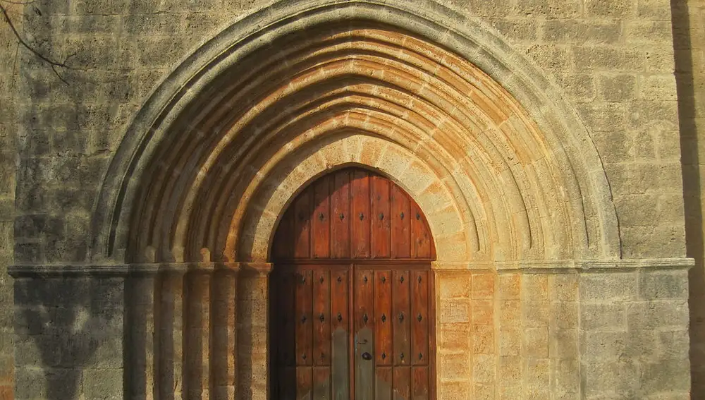 Puerta de la Iglesia de Santiago Apostol de Villamorón