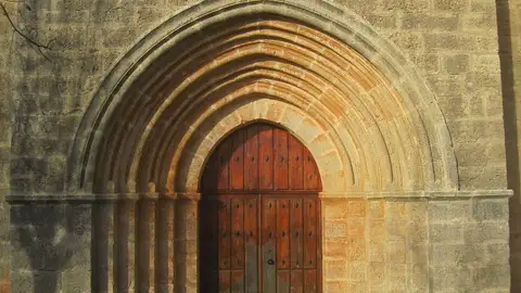 Puerta de la Iglesia de Santiago Apostol de Villamorón Puerta de la Iglesia de Santiago Apostol de Villamorón