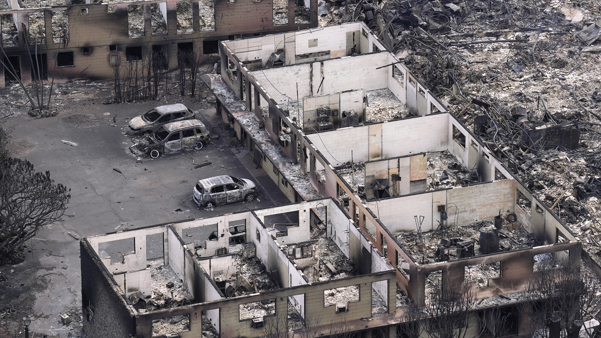 Edificios destruidos por el incendio.