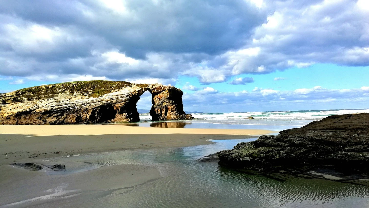Playa de las Catedrales de Lugo, en Galicia Playa de las Catedrales de Lugo, en Galicia