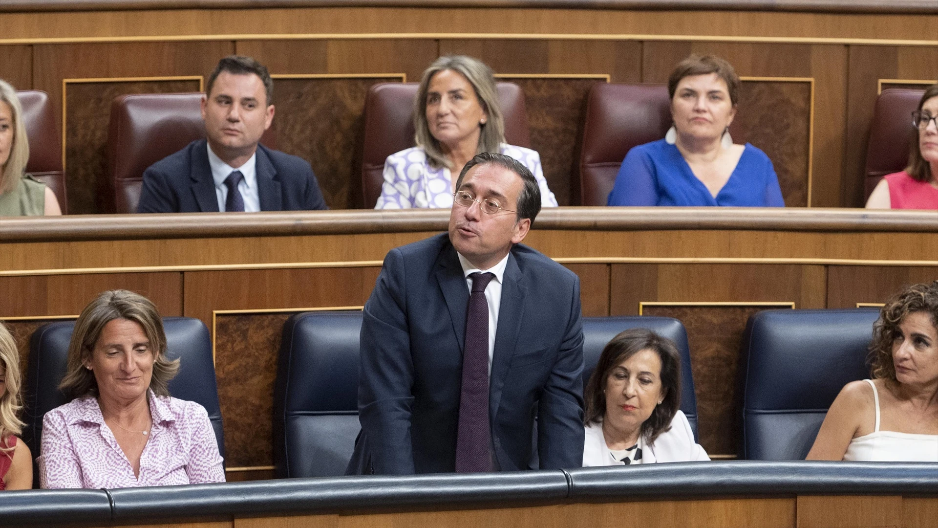 José Manuel Albares jura la Constitución durante la Sesión Constitutiva de la XV Legislatura en el Congreso.