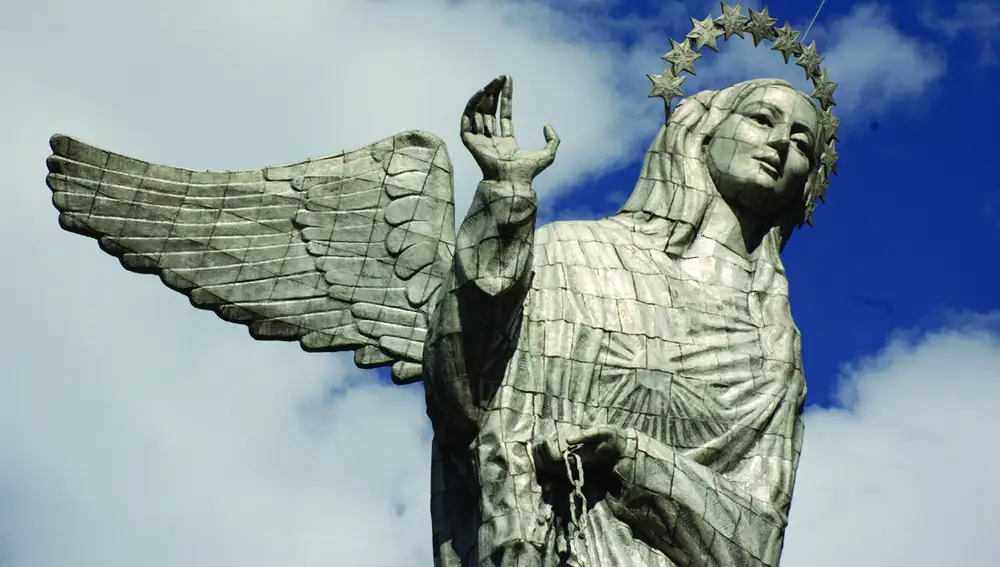 Estatua de La Virgen de El Panecillo. Quito
