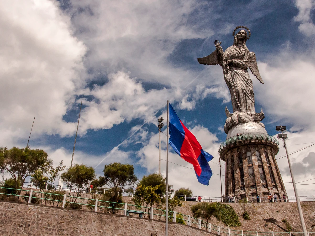 Virgen de Quito: Historia, Mensajes, Milagros y Devoción en Ecuador La Virgen de El Panecillo: la estatua de aluminio más alta del mundo