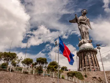 La Virgen de El Panecillo. Quito La Virgen de El Panecillo. Quito