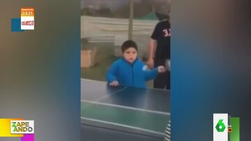 El cabreo de un niño cuando no consigue golpear la pelota de ping-pong: "Parece John McEnroe"