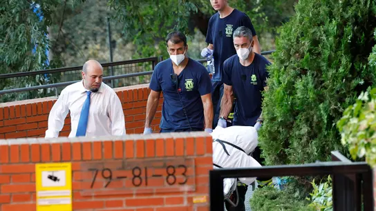 Hallan una pistola de bala cautiva en el piso de Moratalaz donde encontraron los cadáveres de un hombre y su mujer Hallan una pistola de bala cautiva en el piso de Moratalaz donde encontraron los cadáveres de un hombre y su mujer