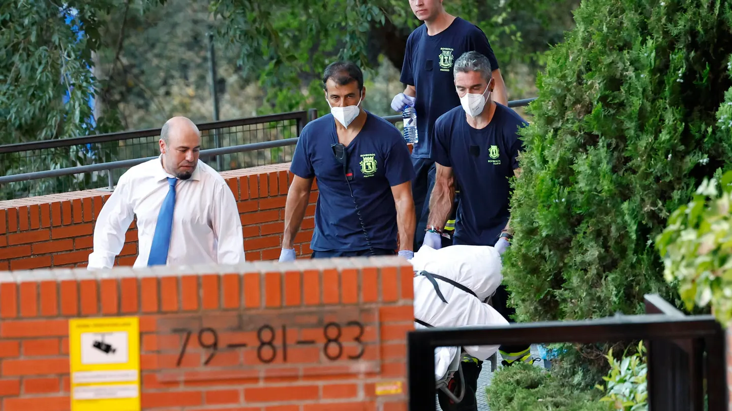 Hallan una pistola de bala cautiva en el piso de Moratalaz donde encontraron los cadáveres de un hombre y su mujer Hallan una pistola de bala cautiva en el piso de Moratalaz donde encontraron los cadáveres de un hombre y su mujer