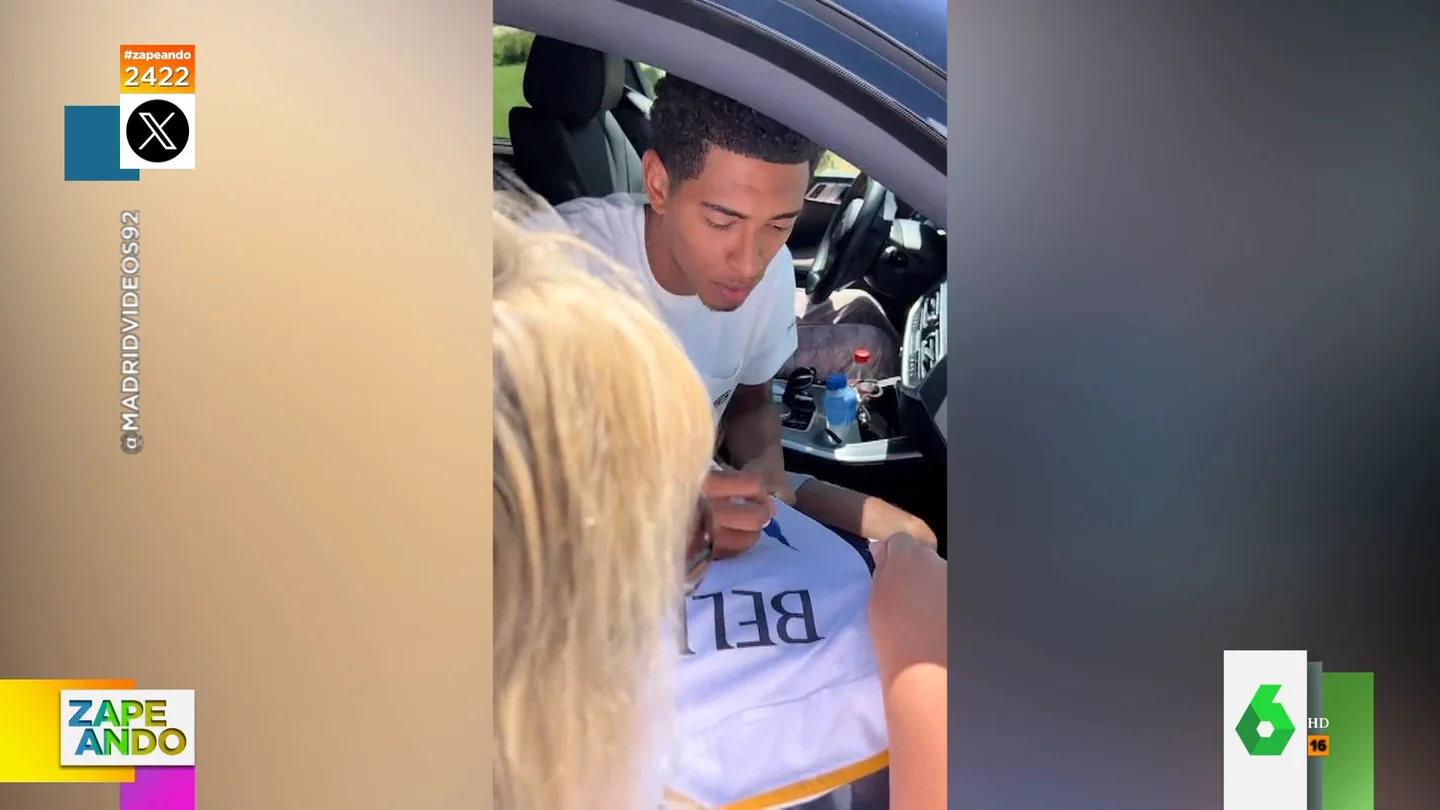 El divertido momento en el que una aficionada del Real Madrid deletrea su nombre a Bellingham para que le firme la camiseta El divertido momento en el que una aficionada del Real Madrid deletrea su nombre a Bellingham para que le firme la camiseta