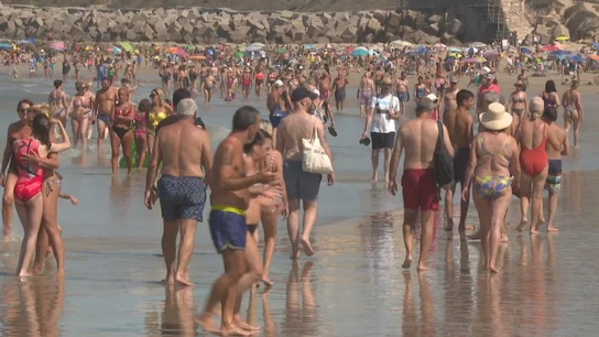 Nuevas normas y prohibiciones en las playas de Cádiz: límites para el nudismo y el tabaco; adiós a los perros y a la música alta Nuevas normas y prohibiciones en las playas de Cádiz: límites para el nudismo y el tabaco; adiós a los perros y a la música alta