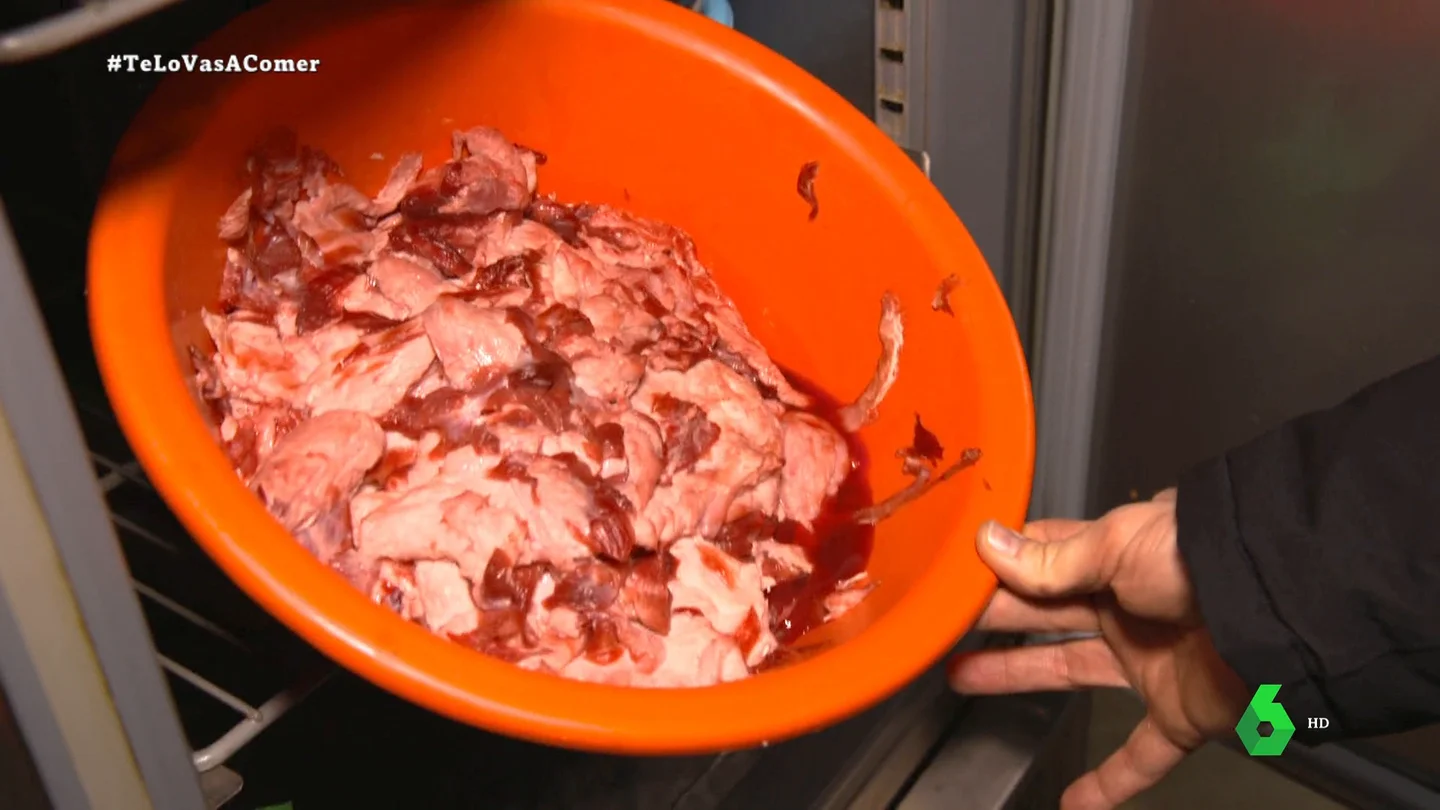 Alberto Chicote descubre la grasa refrigerada que un restaurante chino ofrece como ternera picada Alberto Chicote descubre la grasa refrigerada que un restaurante chino ofrece como ternera picada