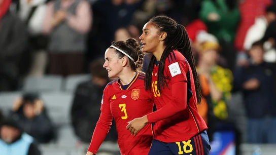 Salma Paralluelo, junto a Teresa Abelleira Salma Paralluelo, junto a Teresa Abelleira