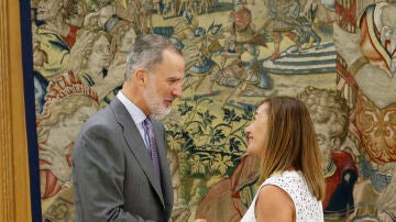 La nueva presidenta del Congreso, la socialista Francina Armengol, reunida con el rey Felipe VI.