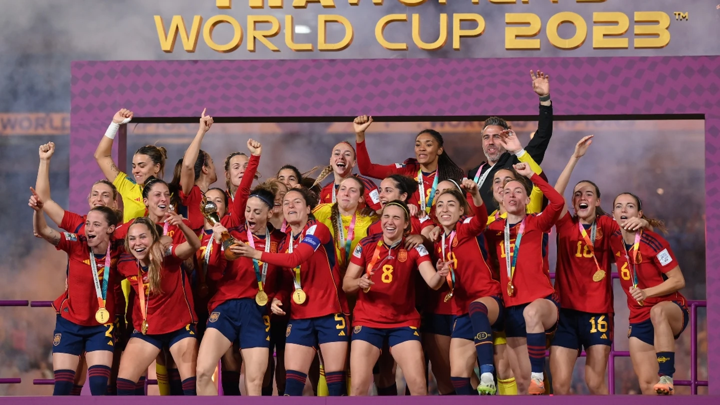 España levanta el Mundial de fútbol España levanta el Mundial de fútbol