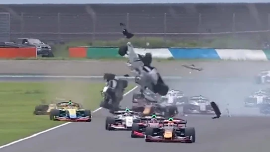 Escalofriante accidente en la Super Fórmula Japonesa Escalofriante accidente en la Super Fórmula Japonesa