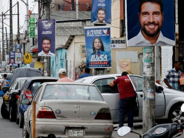 Ecuador goes to vote in unprecedented elections marked by the murder of Villavicencio