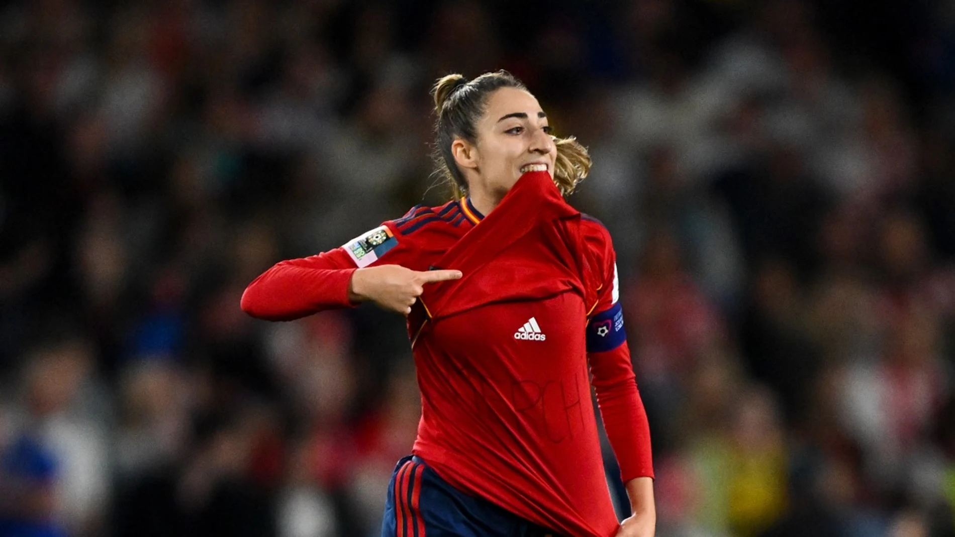 Olga Carmona celebra su gol ante Inglaterra