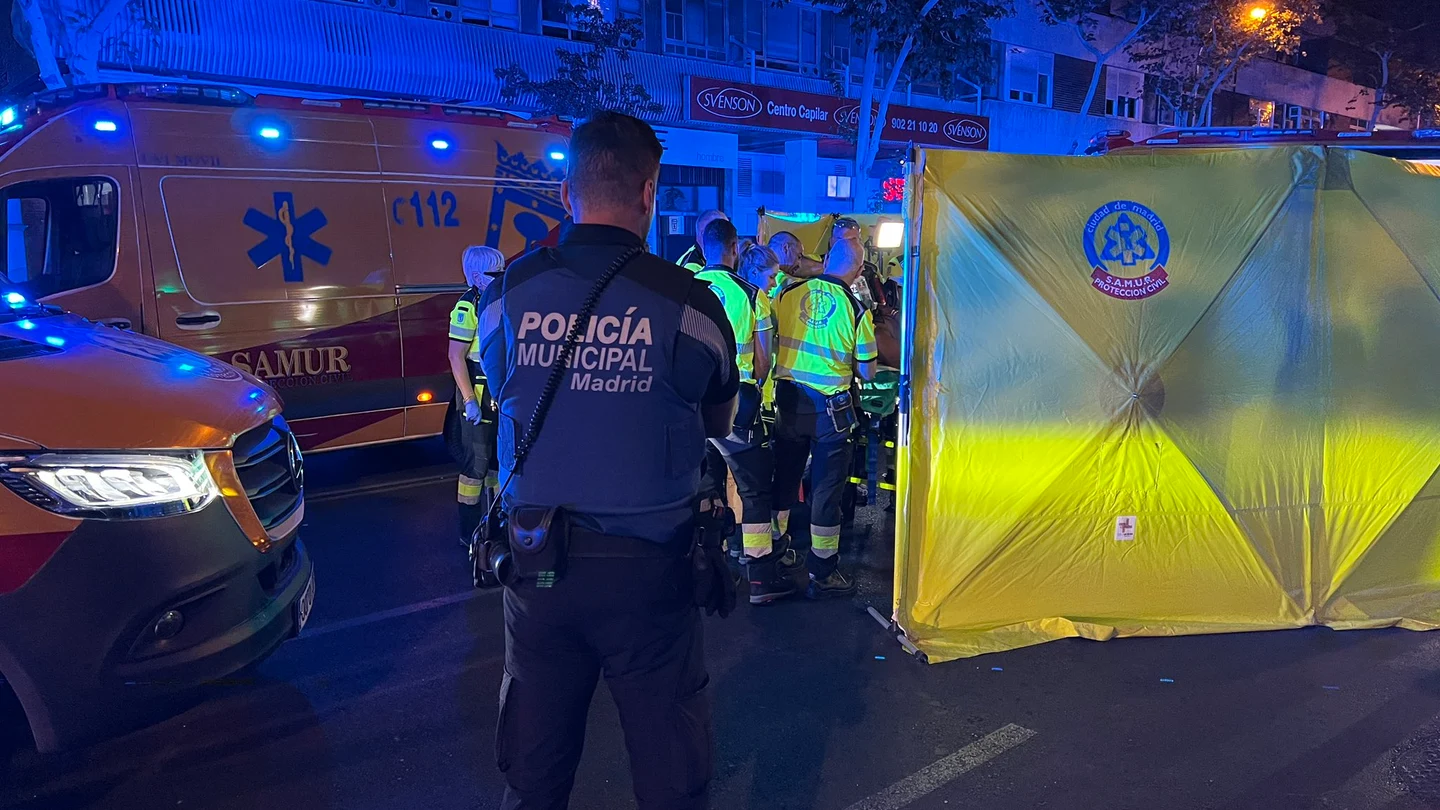 Herido grave un joven tras ser atropellado por una furgoneta en la calle Orense de Madrid Herido grave un joven tras ser atropellado por una furgoneta en la calle Orense de Madrid