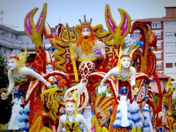 Carroza en la Batalla de las Flores, Laredo