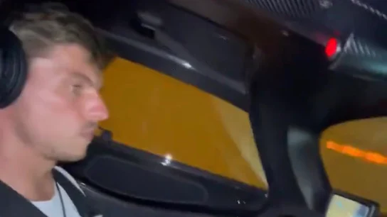 Max Verstappen en su Aston Martin Max Verstappen en su Aston Martin