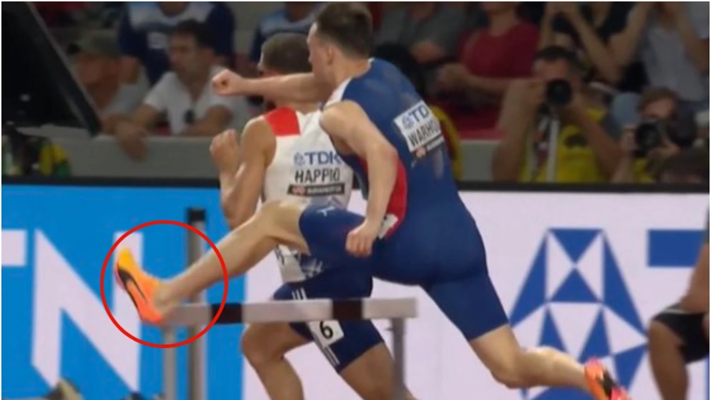 Polémica mundial en el Mundial de Atlletismo, ¿saltó Warholm la vaya por fuera? Polémica mundial en el Mundial de Atlletismo, ¿saltó Warholm la vaya por fuera?