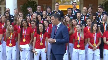 Pedro Sánchez recibe a las campeonas del mundo en la Moncloa
