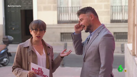 Del outfit "quinqui" de Rufián al crop top de Baldoví: los políticos confiesan a Thais Villas sus peores looks Del outfit "quinqui" de Rufián al crop top de Baldoví: los políticos confiesan a Thais Villas sus peores looks