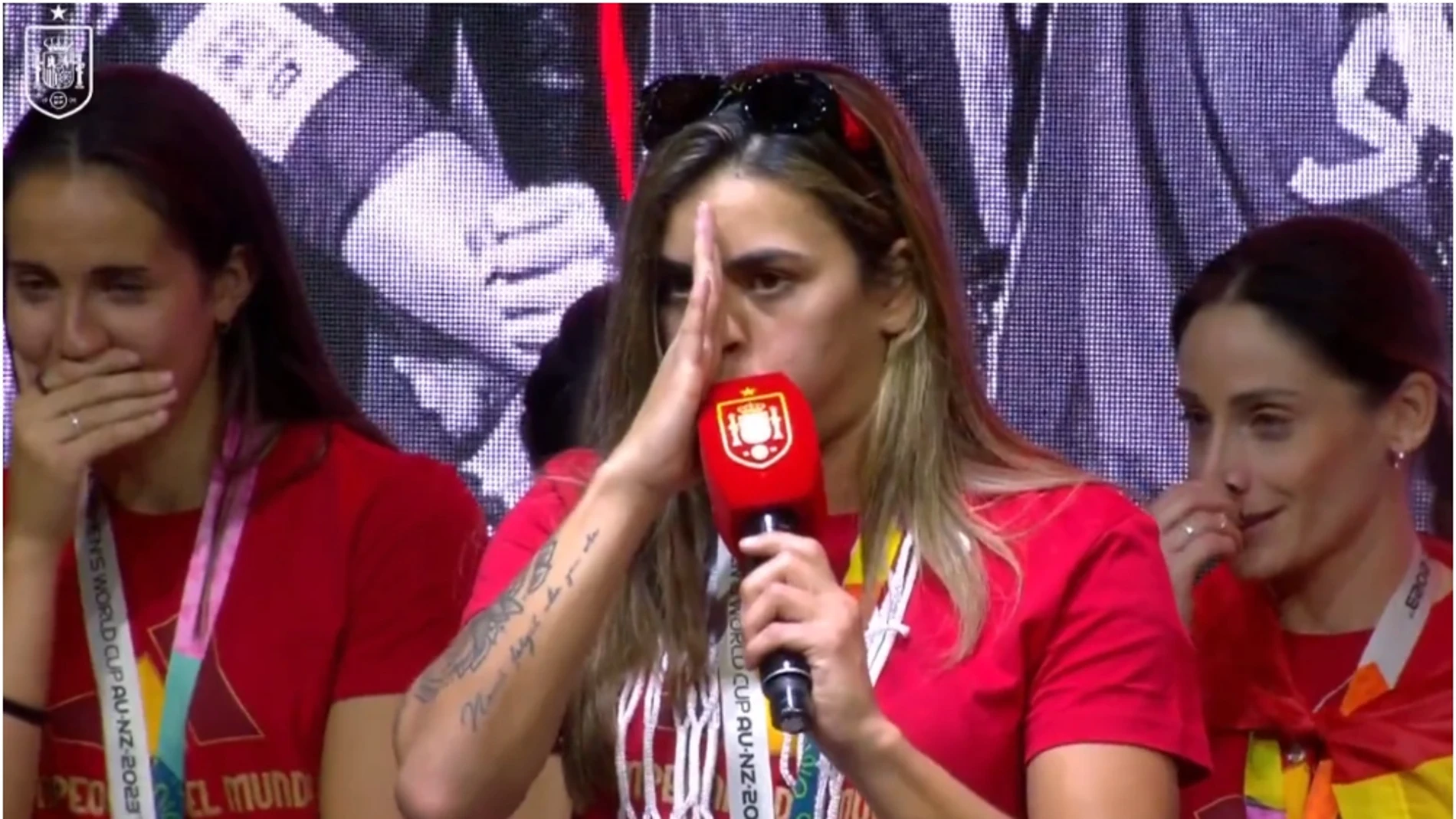 El show de Misa Rodríguez: se marcó un Pepe Reina e imita a un Ferrari